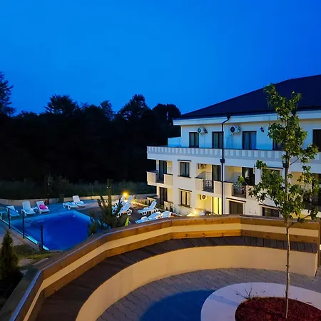 Aquarelle Sa Bazenom, Delux Sa Bazenom *