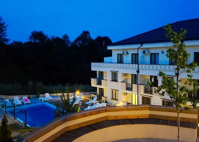 Aquarelle Sa Bazenom, Delux Sa Bazenom *